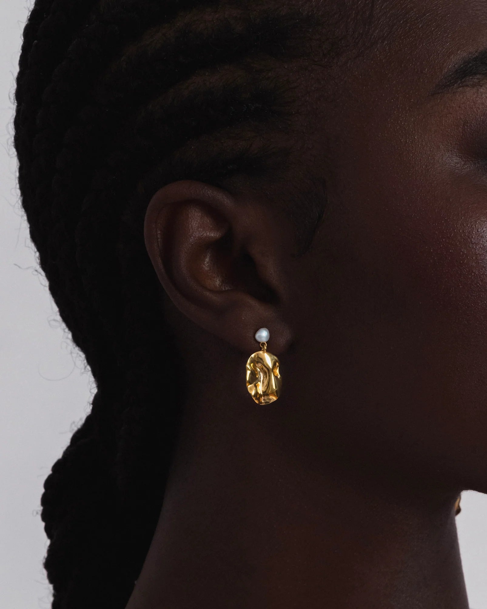 Moulded Short Single Earring